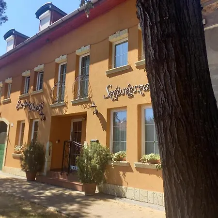 Európa Panzió 3*
